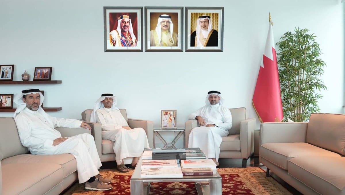 The Minister of Industry and Commerce receives President of Bahrain Businessmen Association